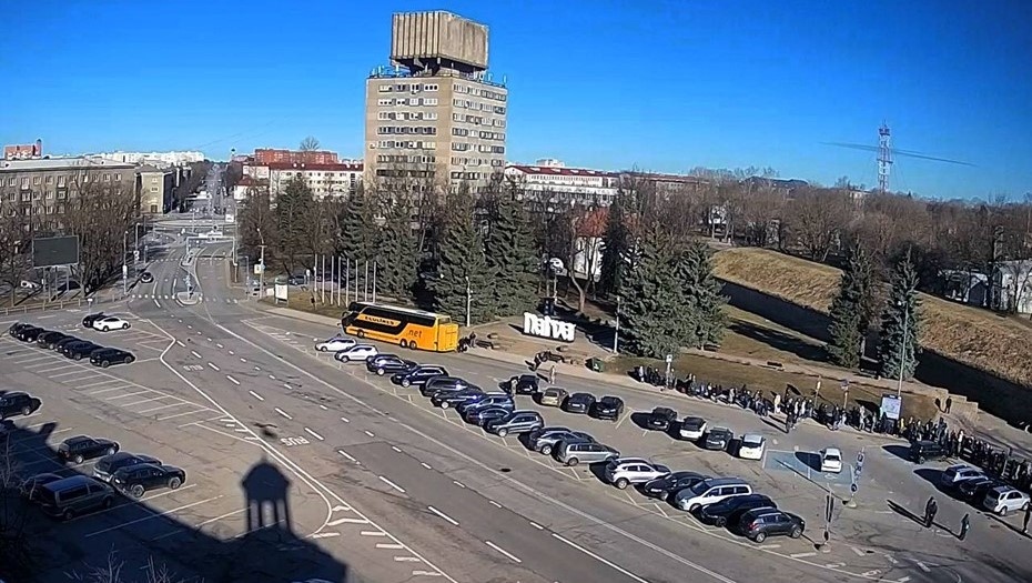    Очередь к границе с Россией. Нарва, Эстония. 4 апреля 2025 года. Автор фото: balticlivecam.com/снимок с видео