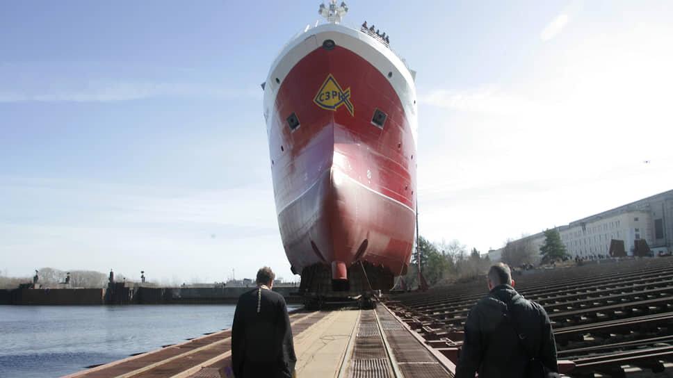 Судно перед спуском.📷Фото: Роман Яровицын / Коммерсантъ