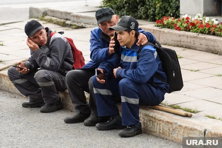 В Курганской области на 2025 год определили перечень видов работ, куда нельзя нанимать мигрантов. Фото: Илья Московец © URA.RU