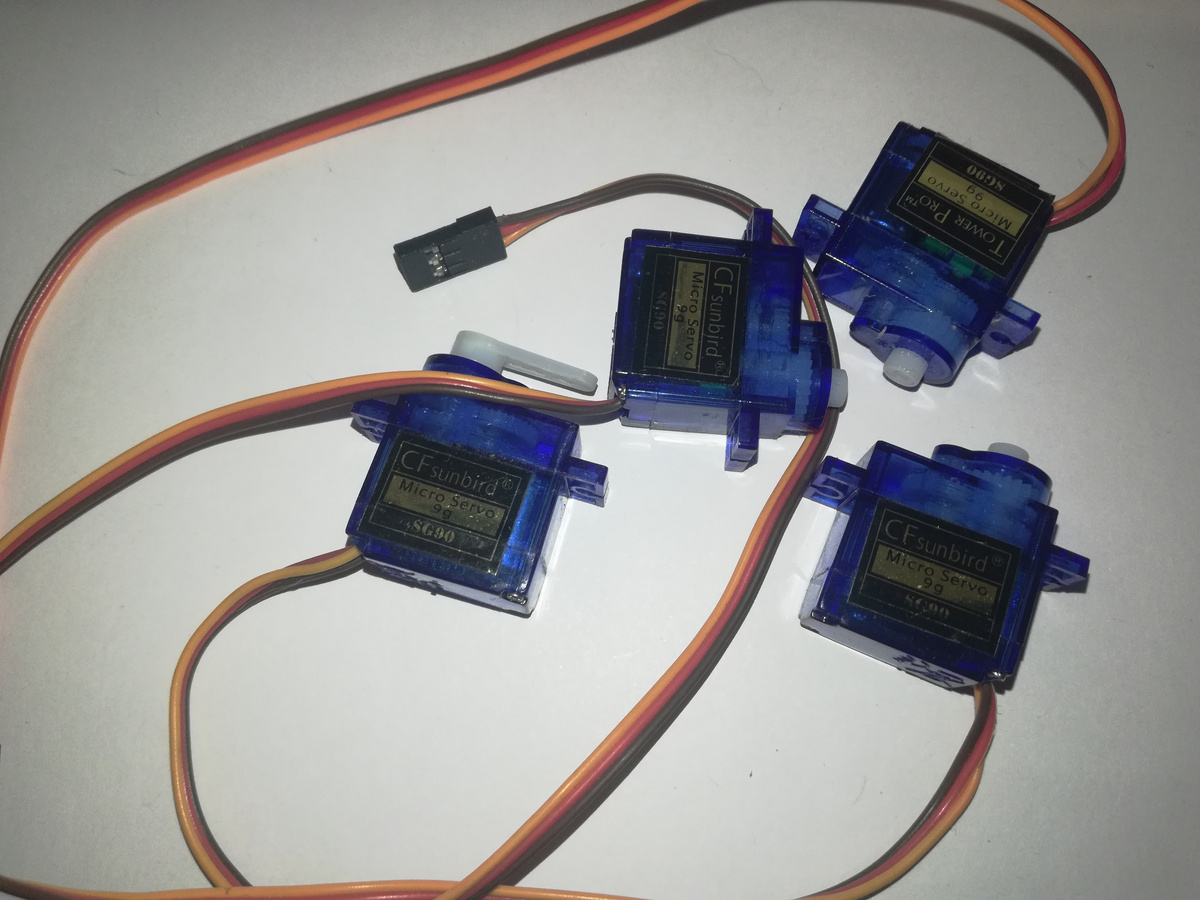 Несколько сервомоторов sg90 готовы для проверки на работоспособность. #sg90 #arduino