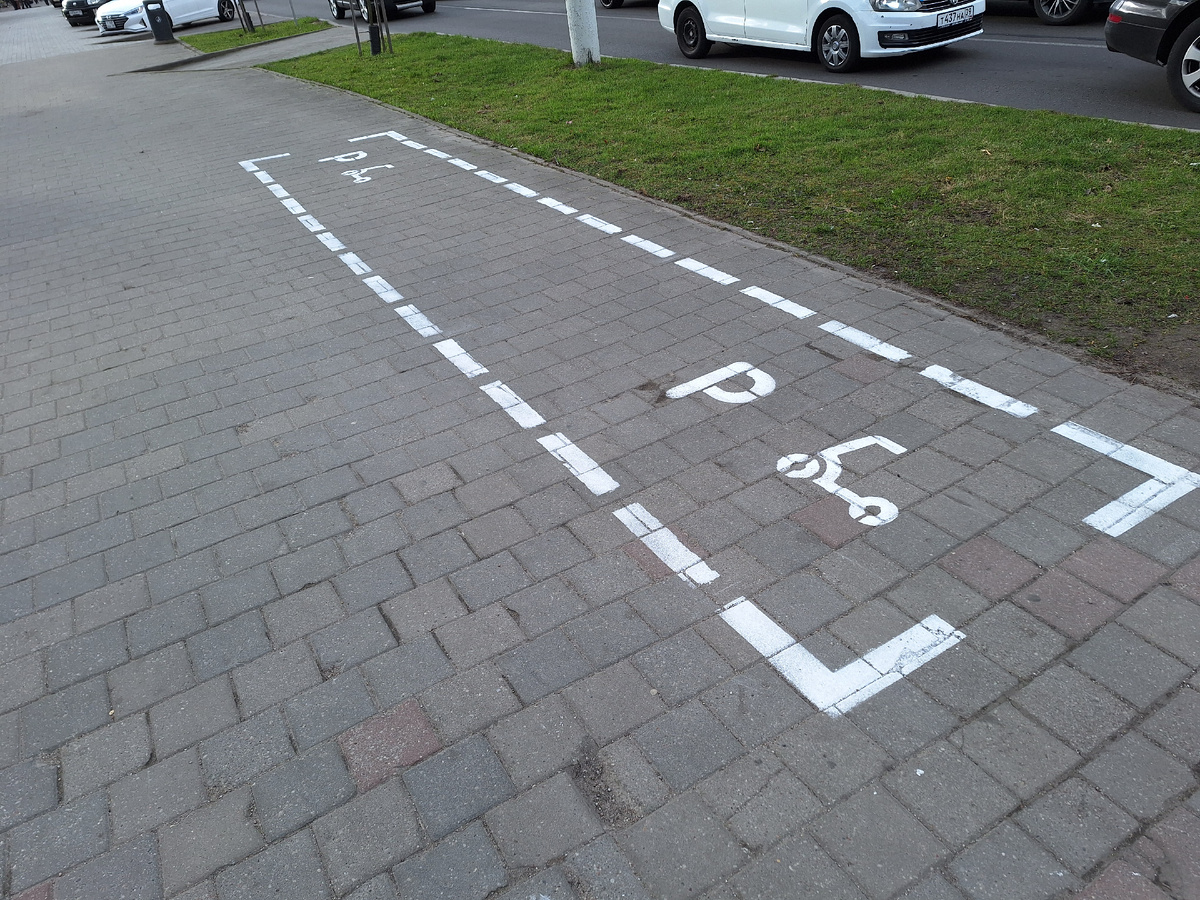 Разметка для стоянки самокатов, Калининград. 