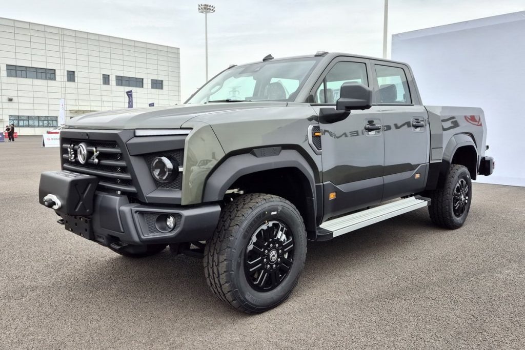 Китайский внедорожный пикап DongFeng Warrior M600. Ведь похожи!?