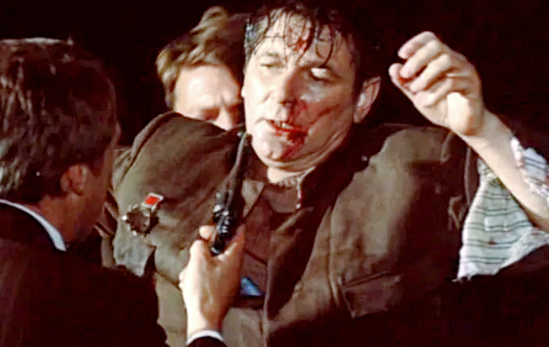 Поимка злодея, кадр из киноленты "Место встречи изменить нельзя".