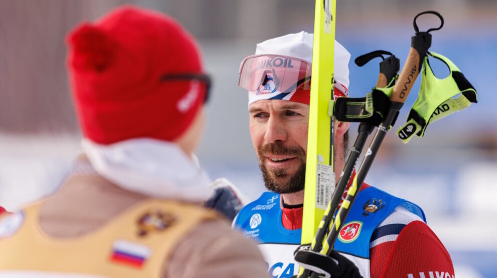    Сергей Устюгов (ХМАО-Югра-1) на финише смешанной эстафеты 4 по 5 км на чемпионате России по лыжным гонкам в поселке Мирный в Казани. Фото: GLOBAL LOOK PRESS