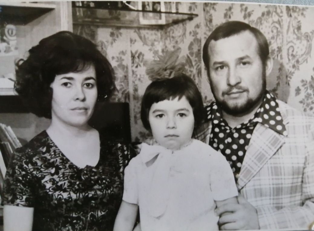 Очень люблю это фото, наш первый новый год в Шарын-голе