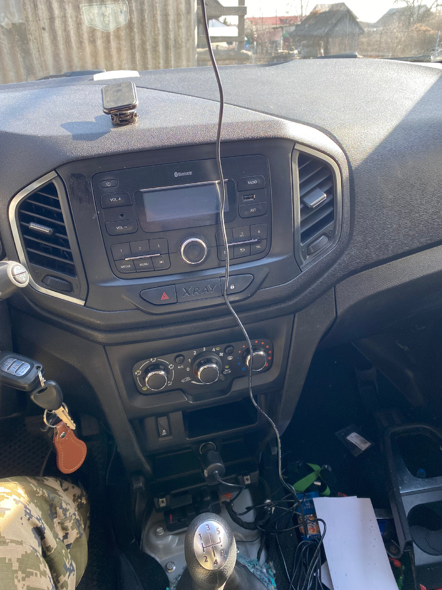 Панель на половину разобрана.             