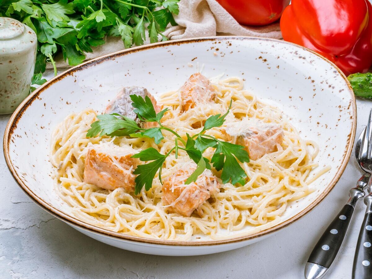    Паста с семгой в сливочно-чесночном соусе© Getty Images / Максим Крысанов