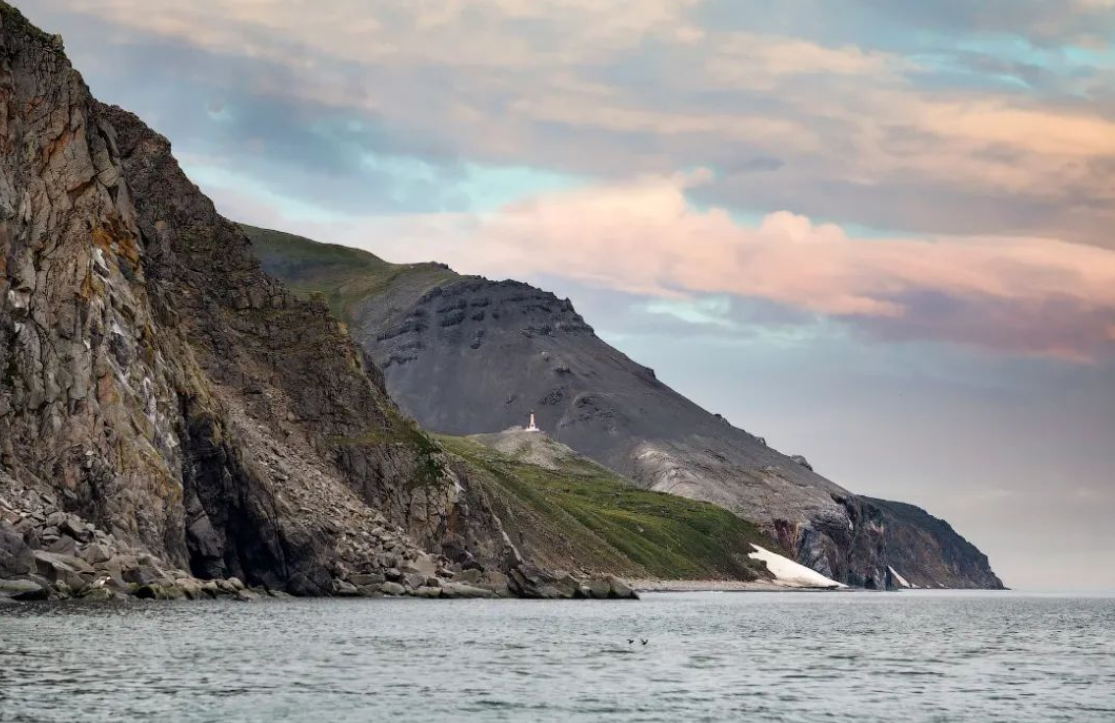 На фото: Мыс Дежнева – крайняя восточная материковая точка нашей страны.