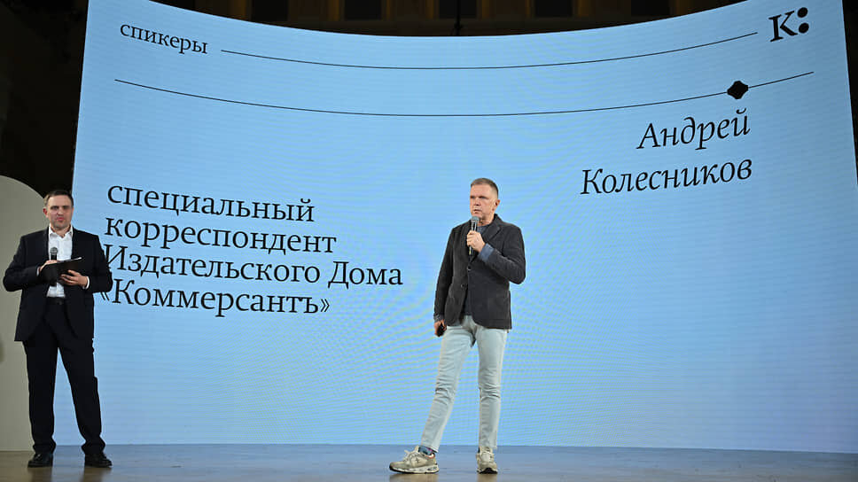 Гендиректор «Ъ» Роман Уманский (слева) и специальный корреспондент «Ъ» Андрей Колесников.📷Фото: Евгений Разумный / Коммерсантъ