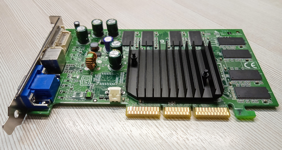 Видеокарта MSI GeForce FX 5200 128 Mb.