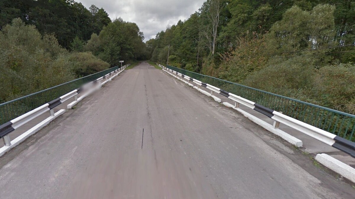    Мост через реку Вьюнише между селами Демьянки и Азаровка. Фото: www.google.com/maps