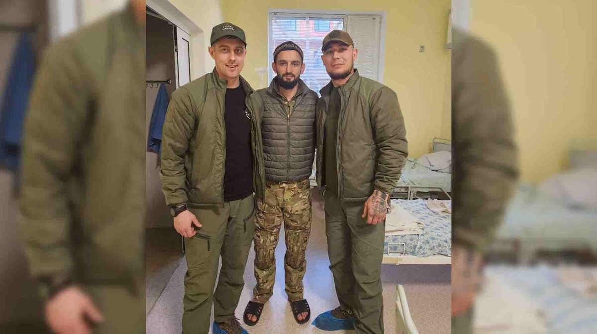    Иса Салимсултанов (по центру) / Фото: Telegram / Курский имам Иса «АХМАТ»