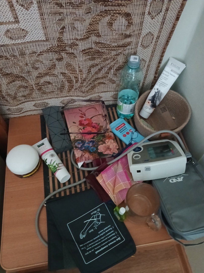 С тех пор, как мне кардиолог велела два раза в день измеряться и записываться, беспорядок разросся и окреп