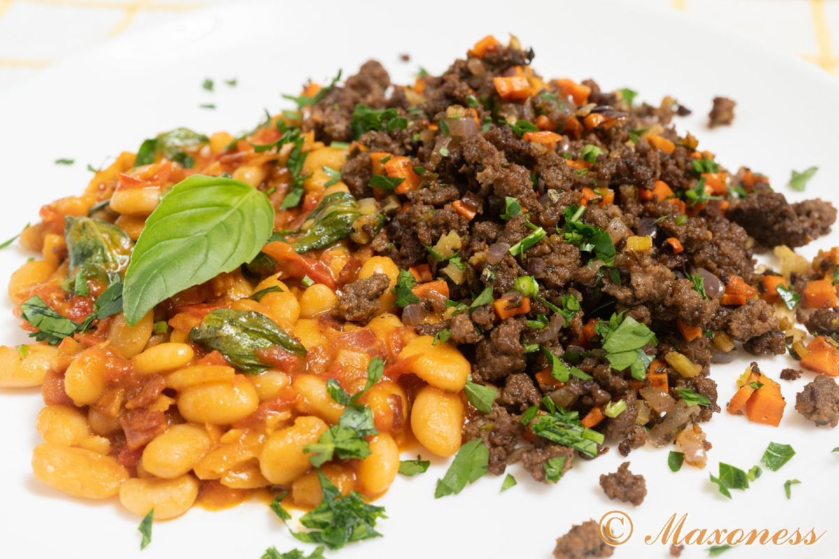 Быстрая поджарка из говядины и нежная фасоль с беконом от Джейми Оливера