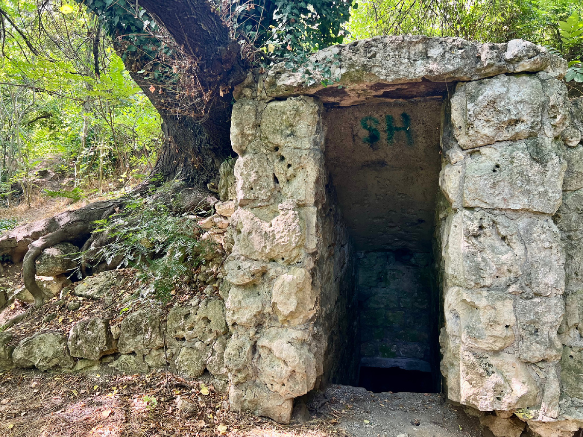 Вход в подземные ходы 