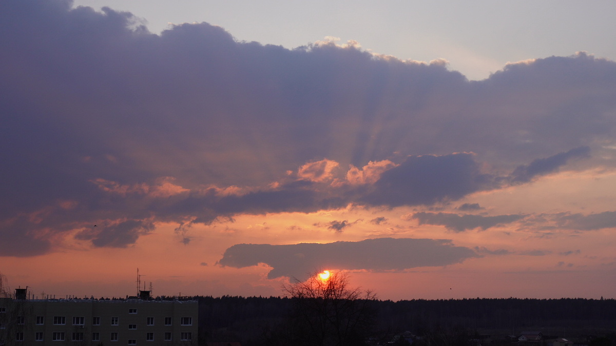 Дом напротив...