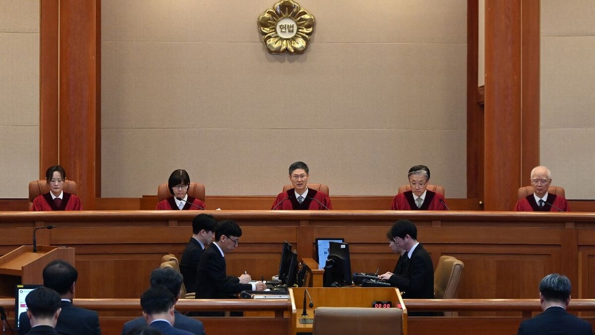 Все 8 судей единогласно поддержали импичмент