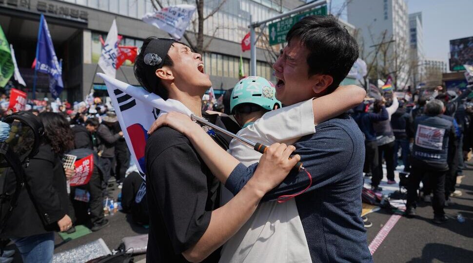 Уволен и точка. Президенту Южной Кореи объявлен импичмент!