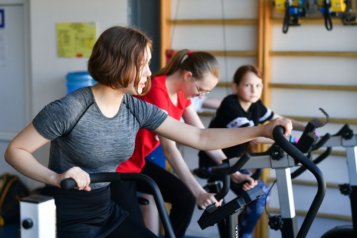    Воспитанницы спортшколы олимпийского резерва №3. Фото: "Республика" / Сергей Юдин