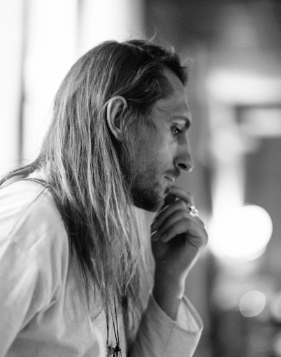 Максим Хорохорин
Ведущий курса, идеолог студии горячей йоги Hot Yoga 36, популяризатор и миссионер в мире пранаямы. 