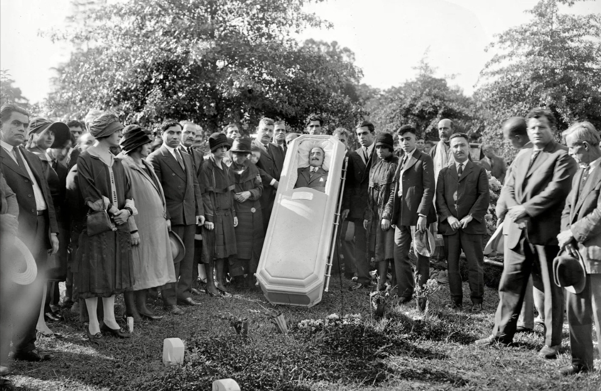 Согласитесь, очень неприятно оказаться похороненным заживо 🥶