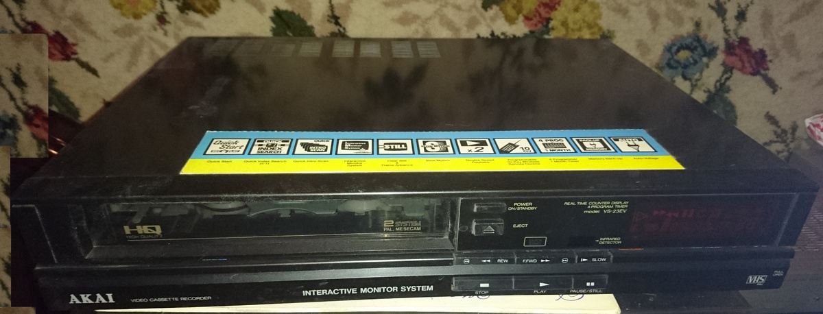 Двухголовочный односкоростной Akai VS-23.