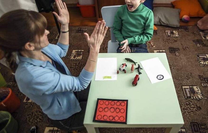    «Относитесь как к собакам или обезьянам. Их нельзя считать человеком»: психиатр Игнатова о детях-аутистах