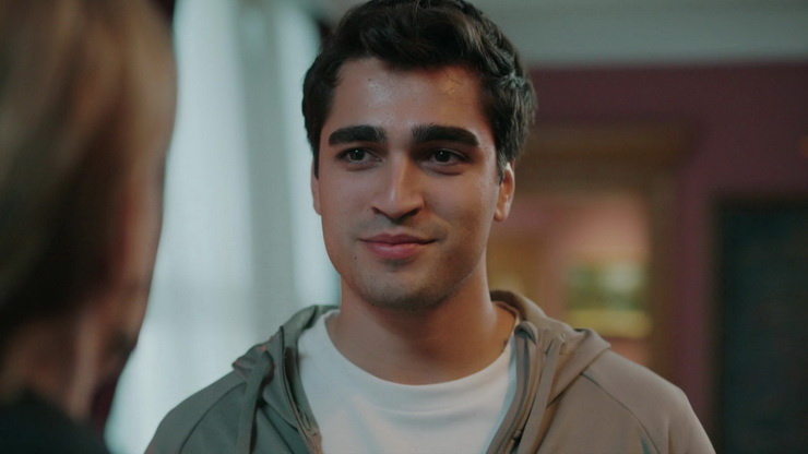 турецкий актер Мерт Рамазан Демир