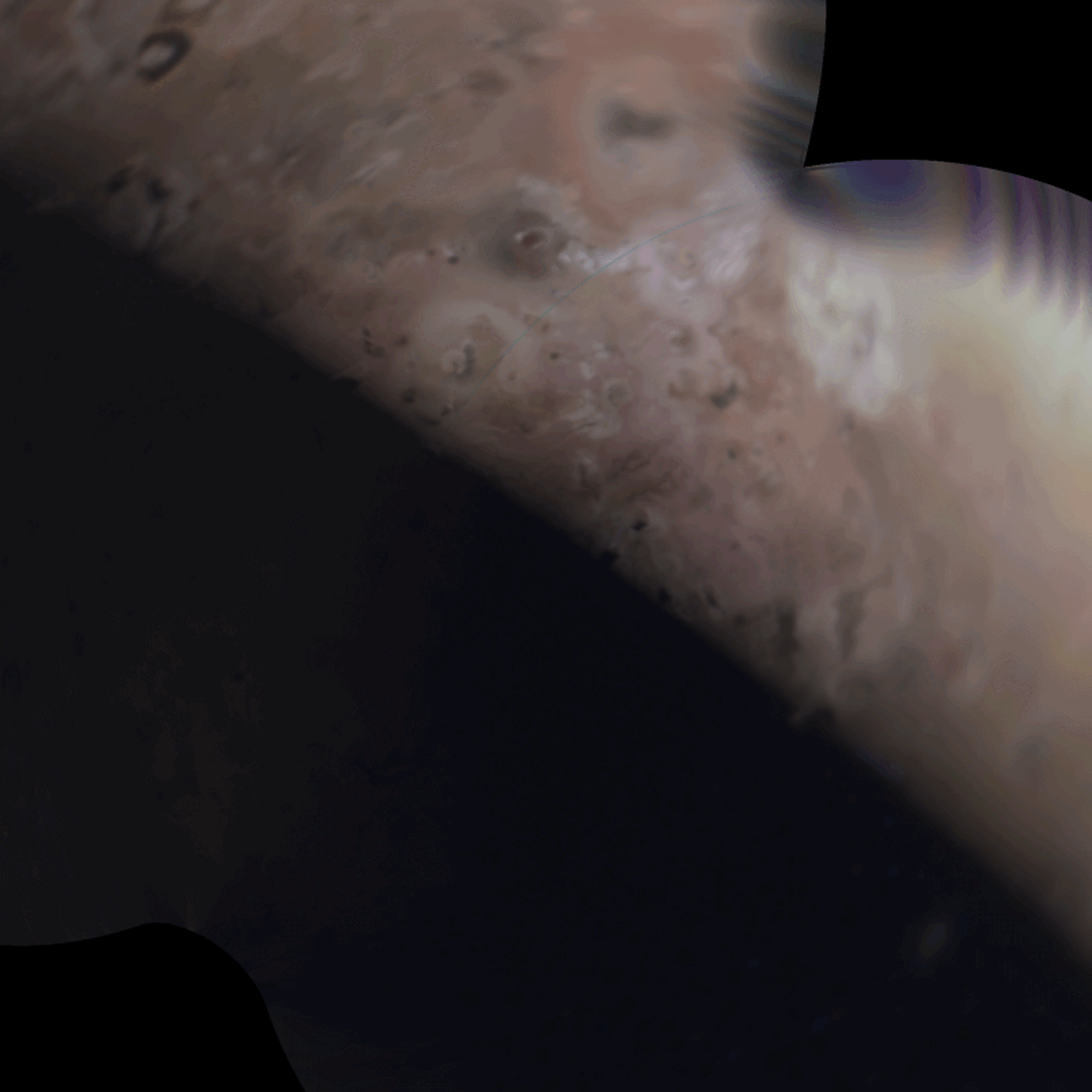 Сравнение изменения поверхности Ио за четыре пролета.