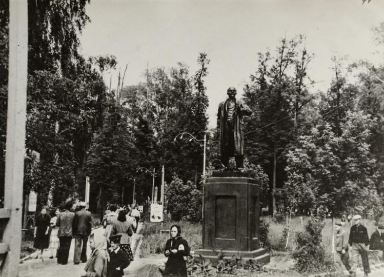 От Баташевского сада к Саду им. Демьяна Бедного. Через взлёты и падения. Возрождение былого величия