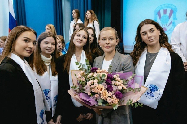 Юлия на одном из мероприятий в школе.