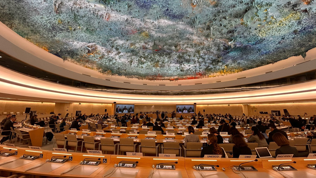 © УВКПЧ ООН Зал заседаний Совета ООН по правам человека