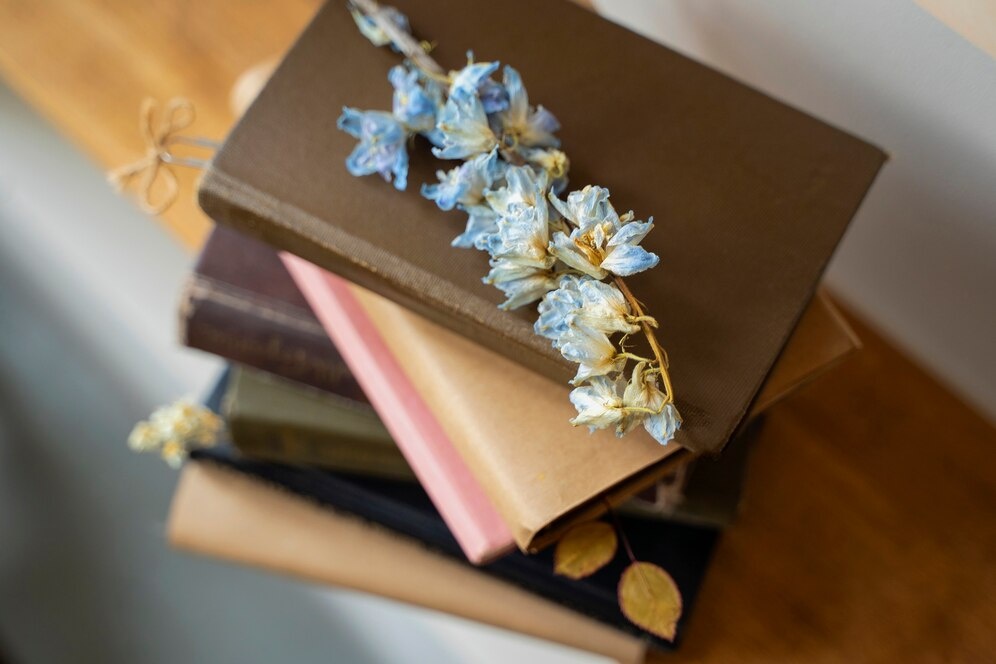 https://img.freepik.com/free-photo/books-arrangement-with-flower-high-angle_23-2149891252.jpg?t=st=1743833815~exp=1743837415~hmac=a4c308ff21b7713fc3665d2d9b417a6a89516342840d963e8c8223aaba2b26f9&w=996