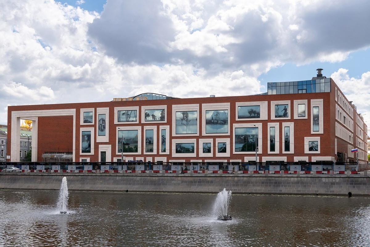 Здание Новой Третьяковской галереи на Кадашёвской набережной, 12