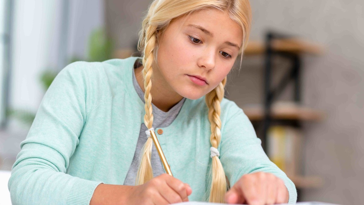    Тире и дефис на письме различить не всегда просто. Фото: Freepik