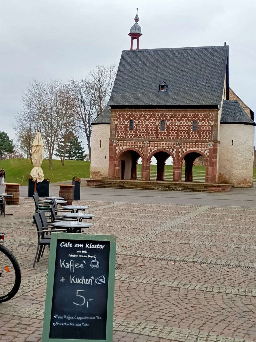 Воротный зал. Монастырь Lorsch.Наследие ЮНЕСКО. Германия. Гессен. Фото автора 