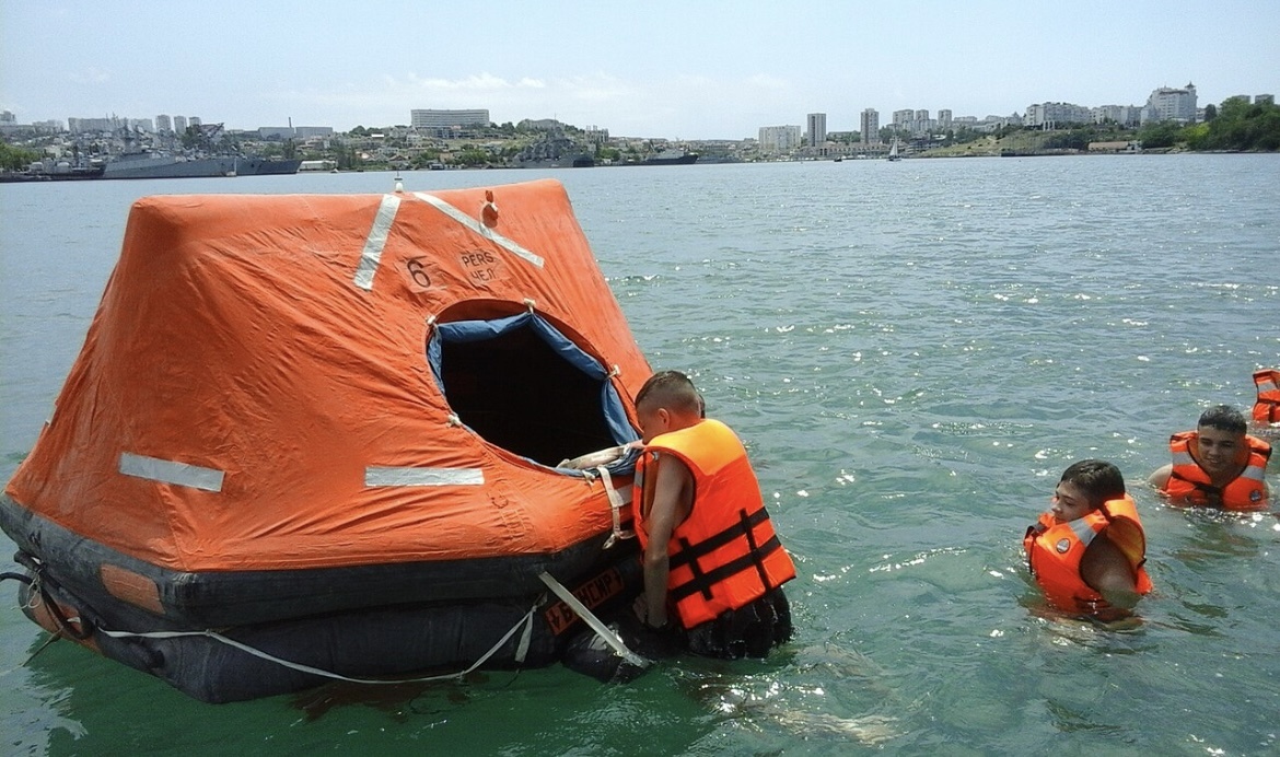 урок ОБЖ на воде