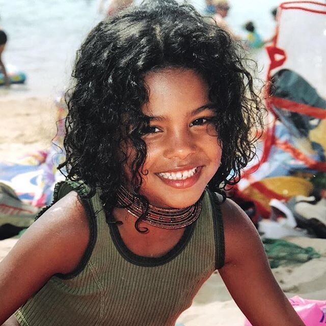 Тина Кунаки в детстве. / Фото: pinterest.com