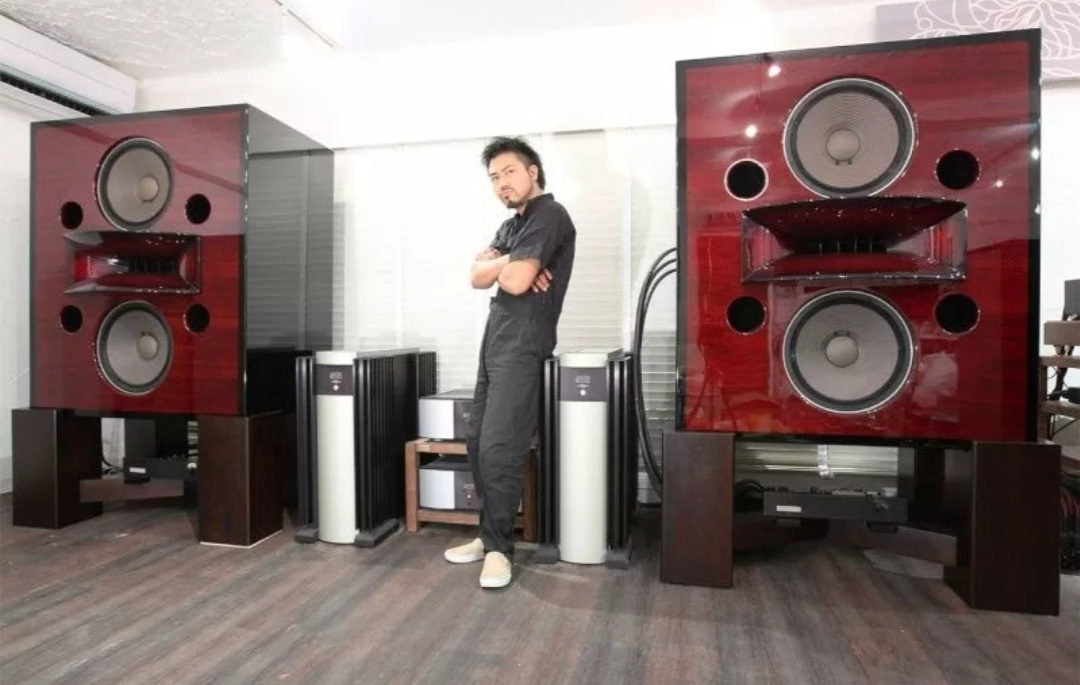 Уверен, этот гордый чувак почувствовал бы себя неудачником, показывая звук кому попало!