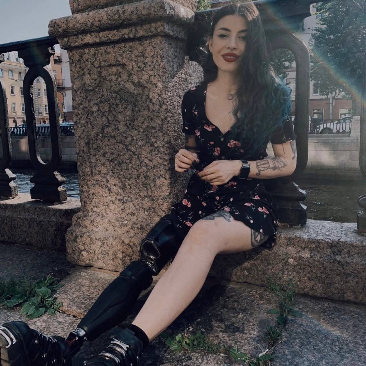 Сэмми Джабраиль — девушка, активистка, публичная личность с инвалидностью