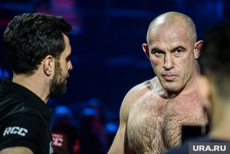    Олейник проиграл свой первый поединок по кулачным боям