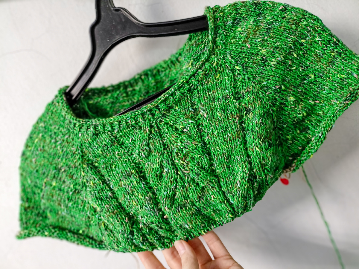 Привет Апрель 🌞🌞🌞
Какого цвета мой апрель?
Дорогие друзья! Вот и апрель.💚
 У меня на него есть планы.

🌟Знаете, что вас ждёт в апреле? А я знаю!
Режим "Весна"☺️☺️ активирован!
🌟
Решила попробовать прожить апрель на максималках.

💃Дорогу творчеству и мне!
И это не шутки!

💚Если апрель, то только зелёный!💚
Вязание😉 его будет достаточно! И надо радовать себя новинками! Если у вас ещё нет новой маечки на лето, джемпера, то можно сделать заказ 🥰 и вы будите в эксклюзивной вещи. 

 Обычно Апрель считают зелёным. Зелёный цвет ассоциируется с яркими изменениями в природе, что делает его символом апреля. Также зелёный цвет обычно воспринимается как цвет надежды и оптимизма. 

Как то сошлись все звёзды в одном месте😂
Зелёный проект🧶, начало обучения, желание двигаться вперёд и выше!

‼️А с чем у вас ассоциируется Апрель??✍️

