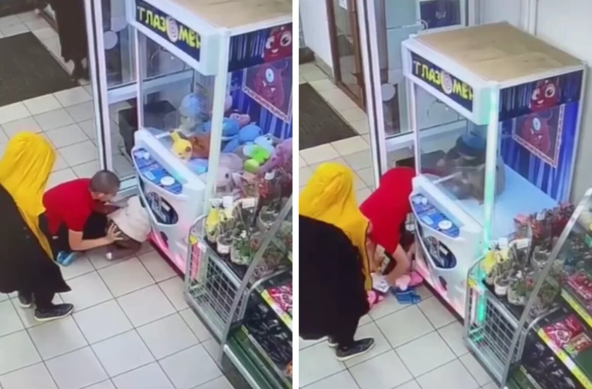    СМИ: в Хабаровске семья обнесла автомат с игрушками, засунув туда ребёнка