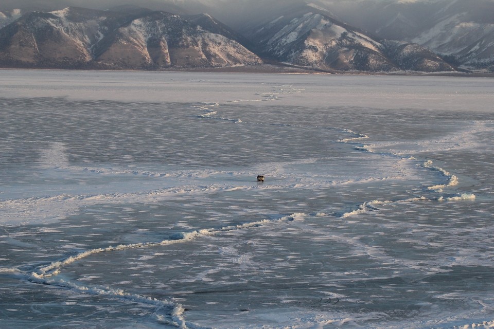    В полдень началось активное расхождение трещин Юлия ПЫХАЛОВА