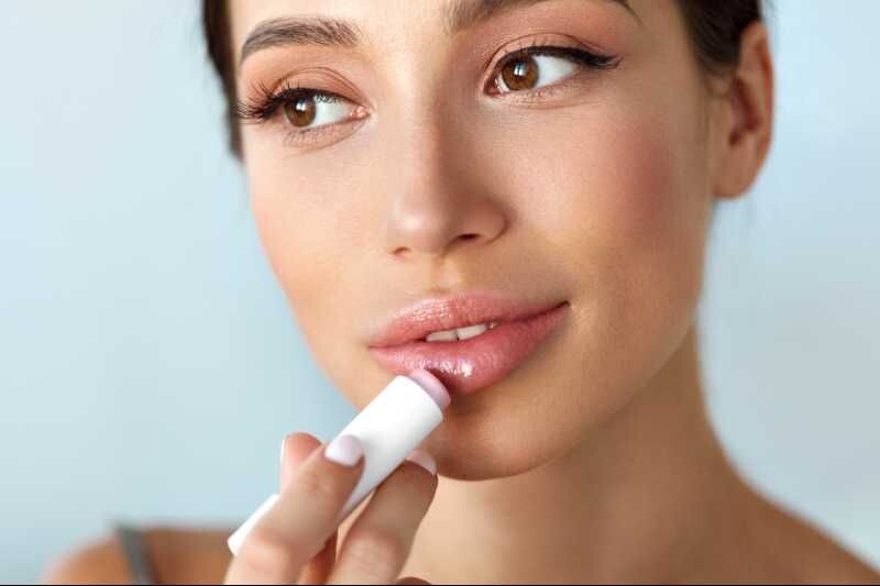 Правила ухода за губами: как избежать сухости и трещин?