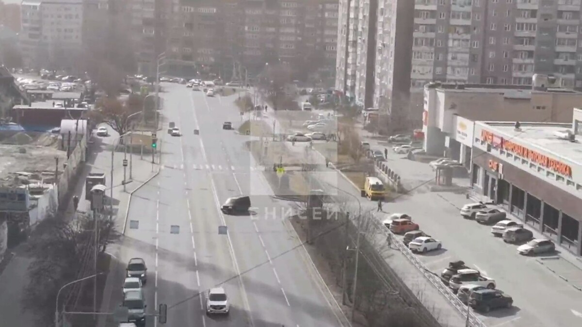     Штормовой ветер в Красноярском крае: пылевые бури, разрушения и пожары