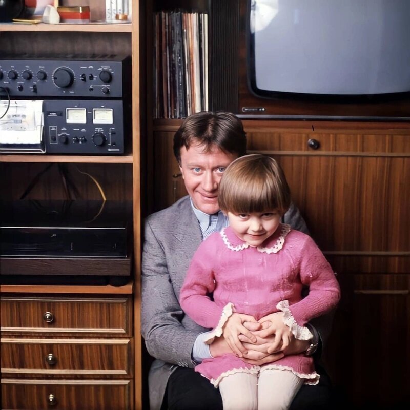 Мария Голубкина в детстве и Андрей Миронов / Фото: @andrey_mironov_menaker
