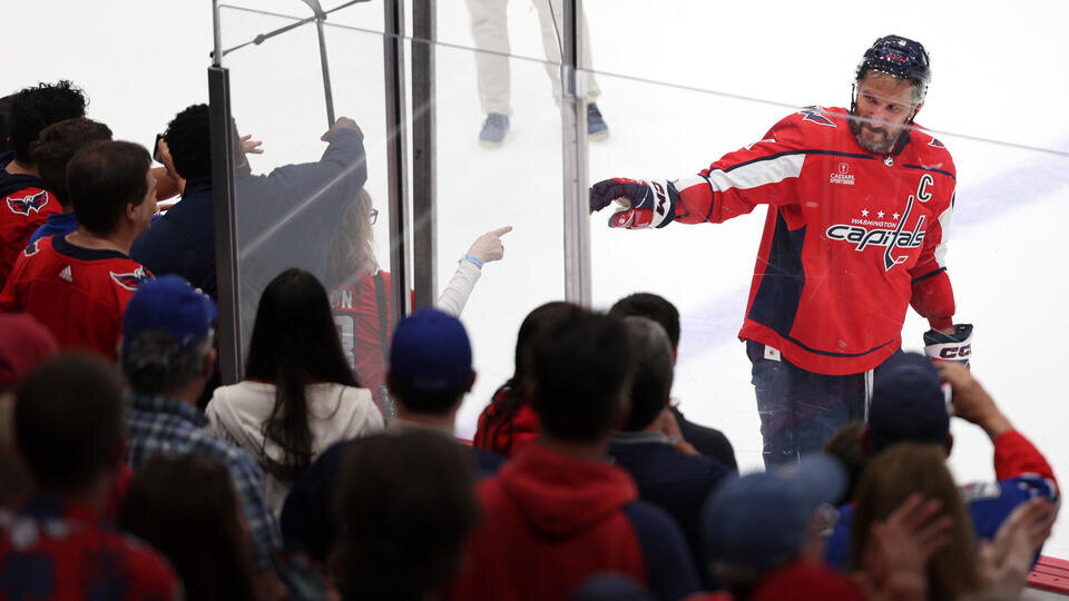     Рекорд на многие десятилетия: хоккеисты Якубов и Мышкин – о рекорде Овечкина Tom Brenner/AP/TASS