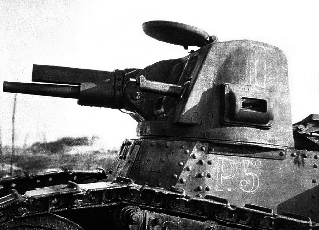 Испытания башни ST1 для Char D1 на шасси Renault FT. Заодно испытывали и новую 47-мм пушку SA 34.