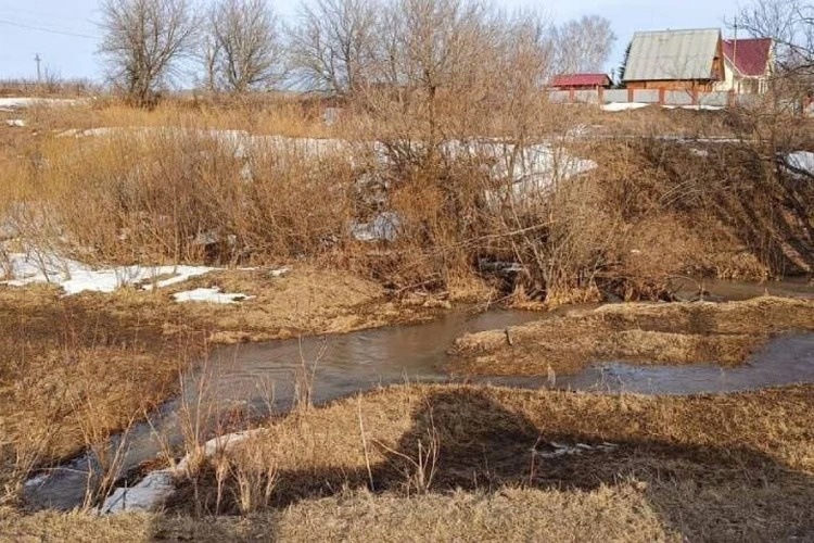 Дети играли около реки, когда 6-летний мальчик упал в воду. Фото: МЧС России по РБ.